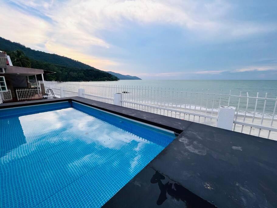 Private Beach-front Haven By Stayco - Seaview Pool, Ktv & Speaker System, Air Loft, Private Access And Beyond!