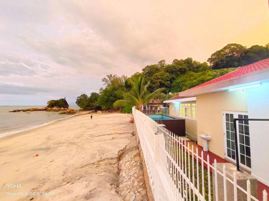Private Beach-front Haven By Stayco - Seaview Pool, Ktv & Speaker System, Air Loft, Private Access And Beyond! *