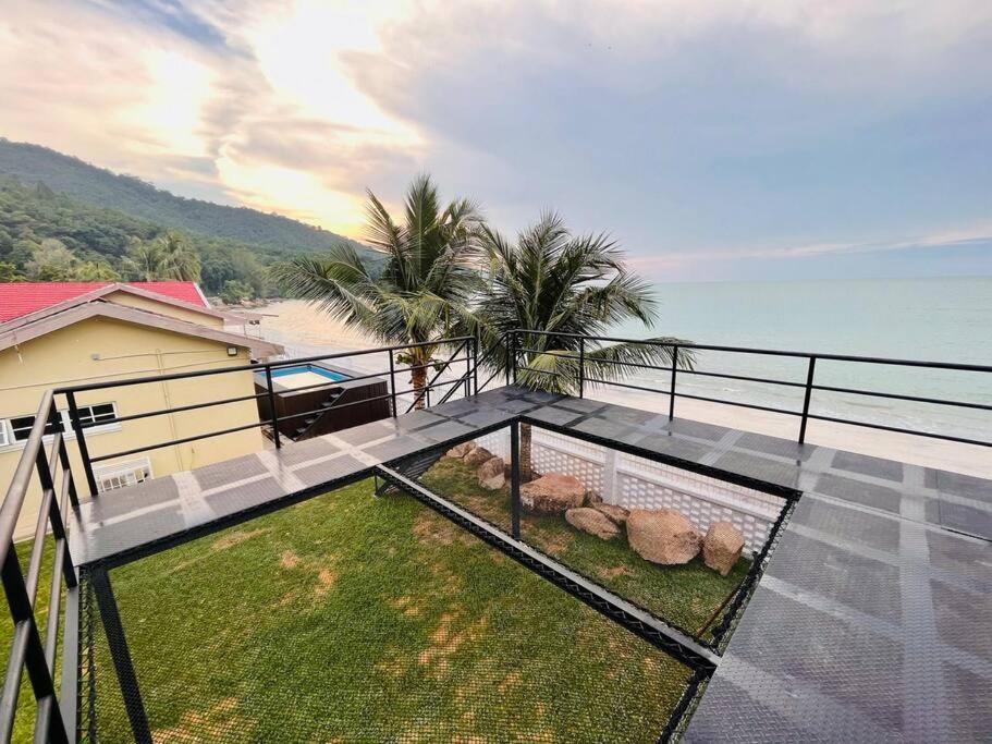 Private Beach-front Haven By Stayco - Seaview Pool, Ktv & Speaker System, Air Loft, Private Access And Beyond! *