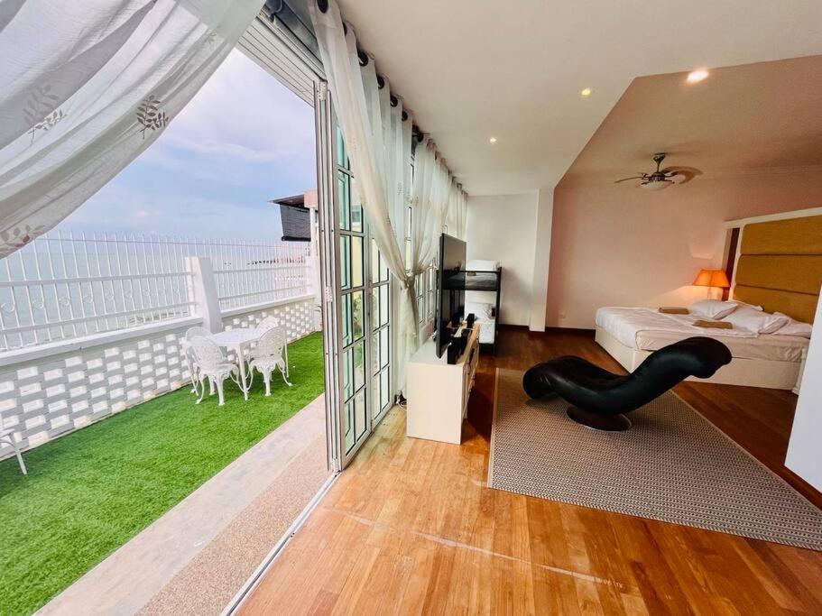 Private Beach-front Haven By Stayco - Seaview Pool, Ktv & Speaker System, Air Loft, Private Access And Beyond!