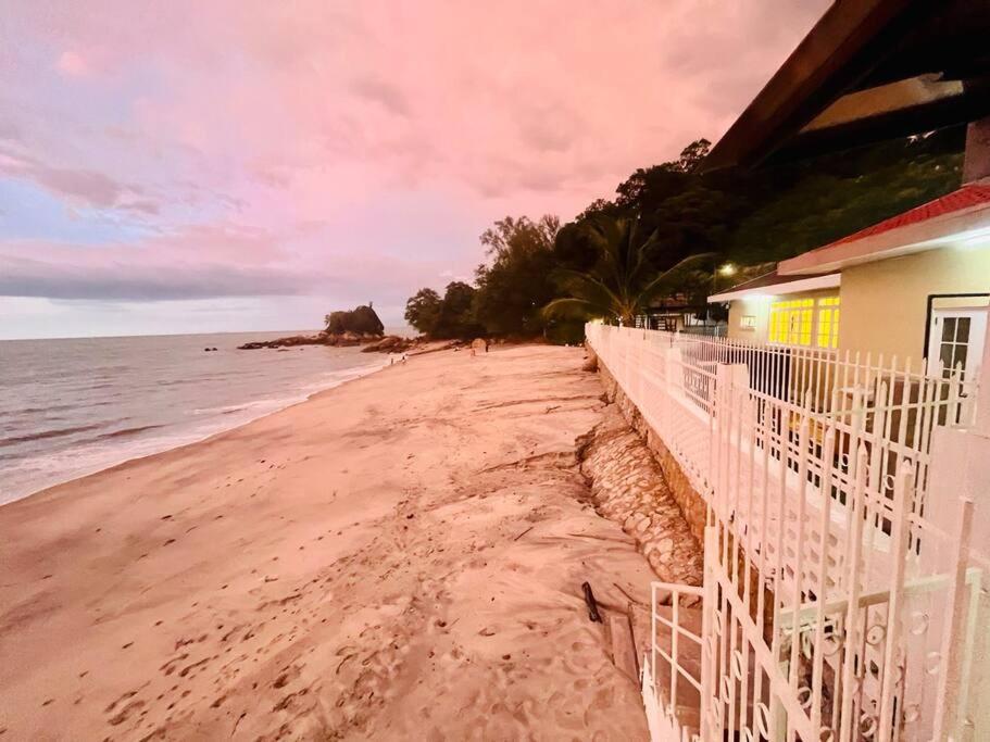 Private Beach-front Haven By Stayco - Seaview Pool, Ktv & Speaker System, Air Loft, Private Access And Beyond! Chalet