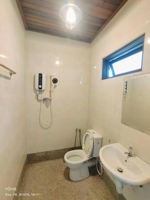 Private Beach-front Haven By Stayco - Seaview Pool, Ktv & Speaker System, Air Loft, Private Access And Beyond!